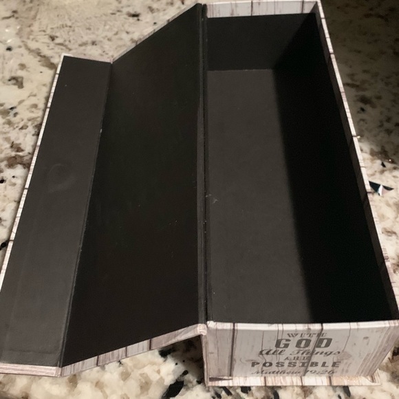 Box - Picture 4 of 5